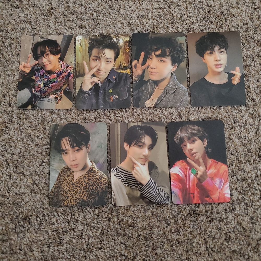 Bts UNOFFICIAL lightstick ver 3 photocards
